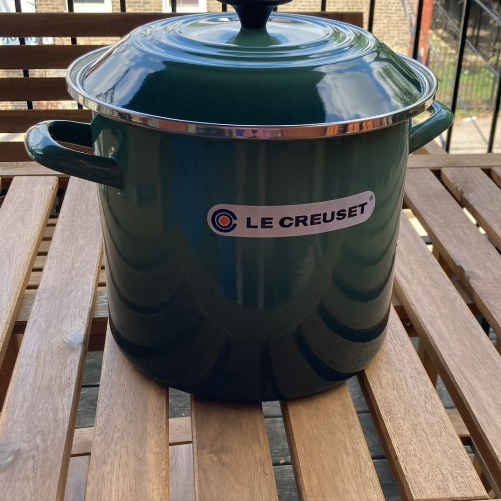 GREEN Le creuset 8 quart stockpot